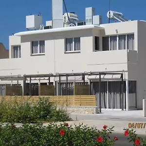 https://sunny-holiday-apartments.protaras-cy-hotels.com